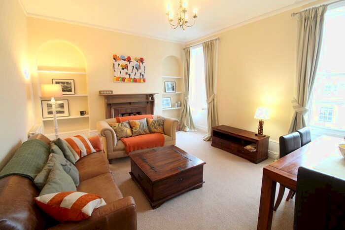 2 Bedroom Flat To Rent In Victoria Street, First Floor, AB10