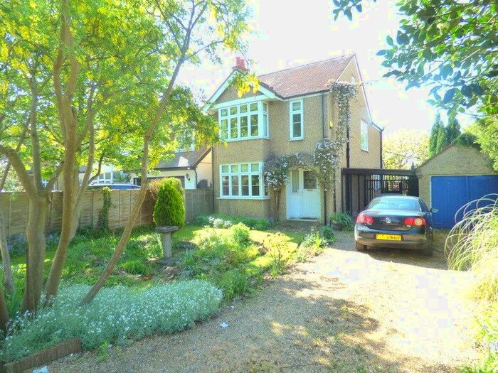 3 Bedroom Detached House To Rent In Langley Road, Slough, SL3
