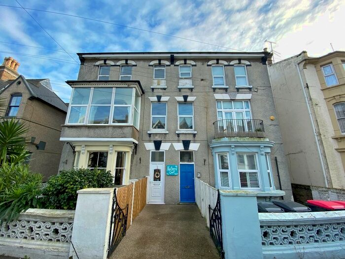 2 Bedroom Flat To Rent In Northern Court, North Avenue, Ramsgate, CT11