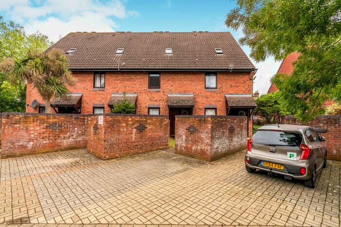 2 Bedroom Apartment To Rent In Tremona Court Southampton, SO16