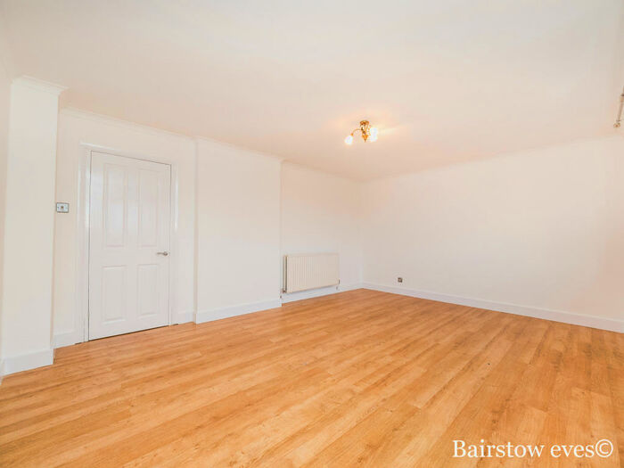 2 Bedroom Flat To Rent In Bevan Way, Hornchurch, RM12
