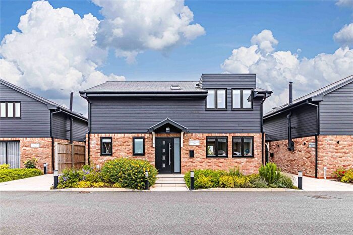 3 Bedroom Detached House For Sale In Dunstable Road, Tilsworth, Bedfordshire, LU7