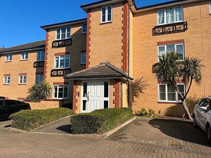 2 Bedroom Flat For Sale In Stoneleigh Road, Clayhall, IG5