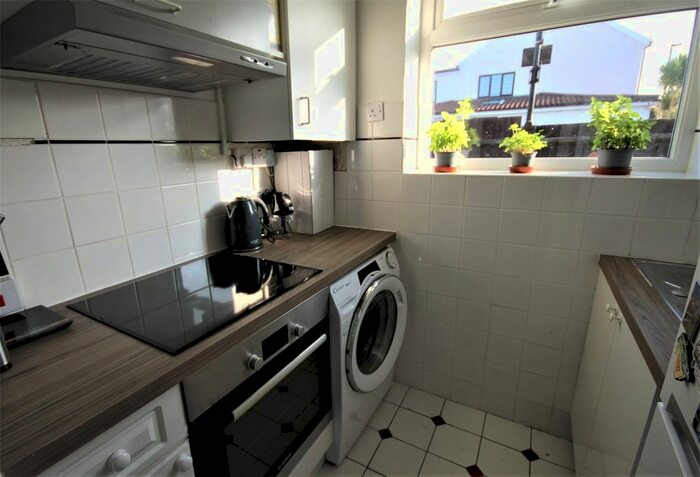 1 Bedroom Maisonette To Rent In Hampton Lane, Feltham, TW13
