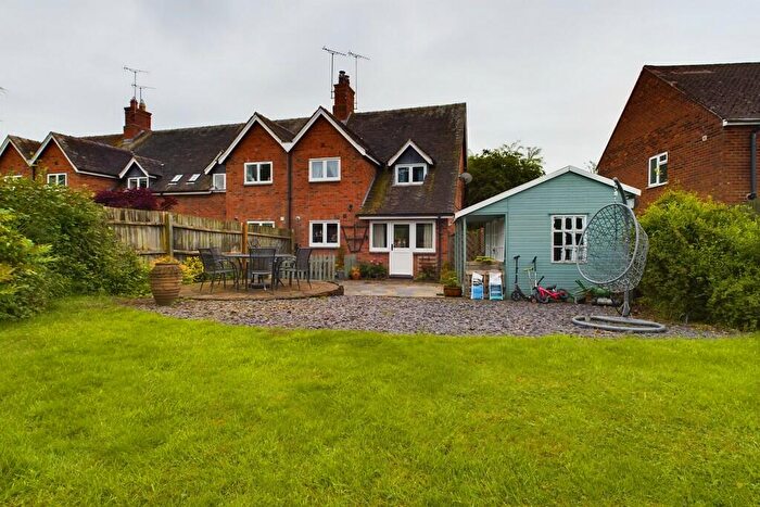 3 Bedroom End Of Terrace House For Sale In Swarbourn Court, Newborough, DE13