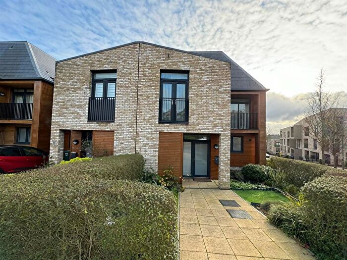 3 Bedroom Terraced House To Rent In Mays Lane, Barnet, EN5