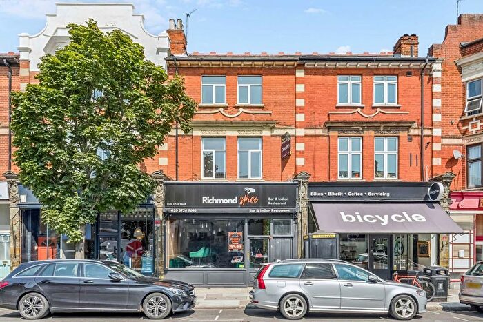3 Bedroom Flat To Rent In Sheen Road, Richmond, TW9