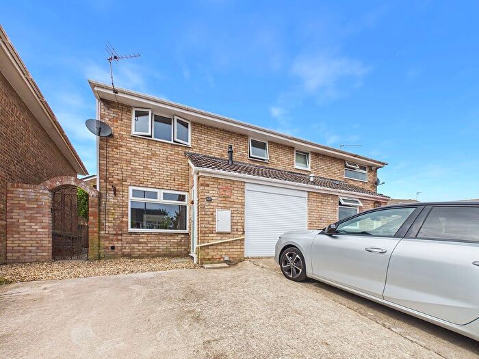 3 Bedroom Semi-detached House To Rent In Harding Close, Boverton, CF61