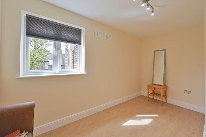 2 Bedroom Flat To Rent In Temeraire Place, Brentford, TW8