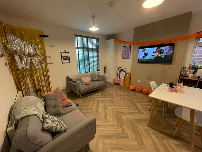 4 Bedroom Flat To Rent In Cardigan Road, LS6