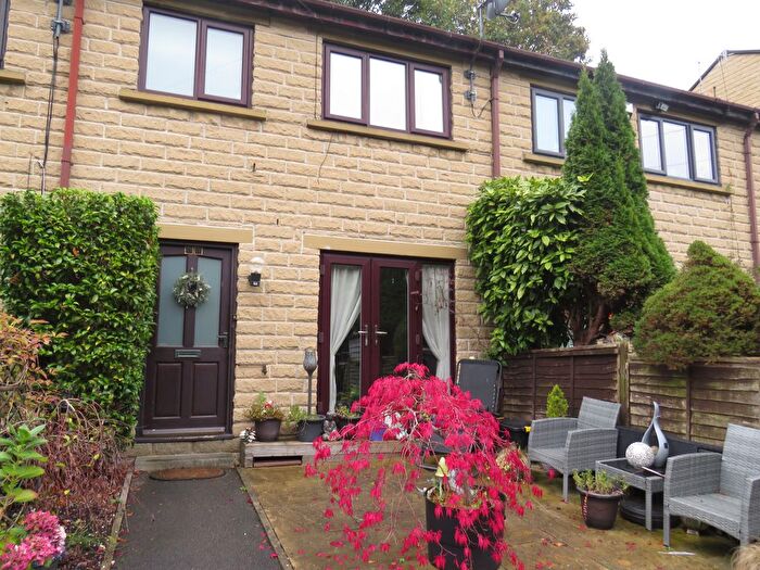 3 Bedroom Town House To Rent In Oxford Lane, Halifax, HX3