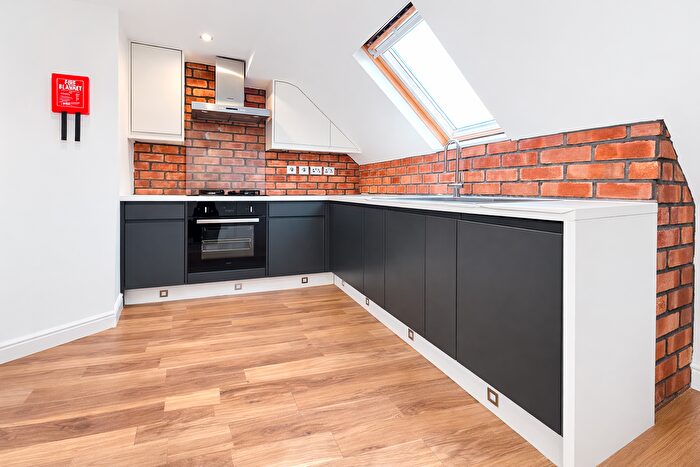 4 Bedroom Flat To Rent In Eastern Road, Bounds Green, N22