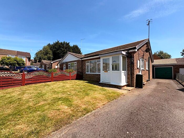 2 Bedroom Bungalow For Sale In Central Avenue, Woodford Halse, Northamptonshire, NN11