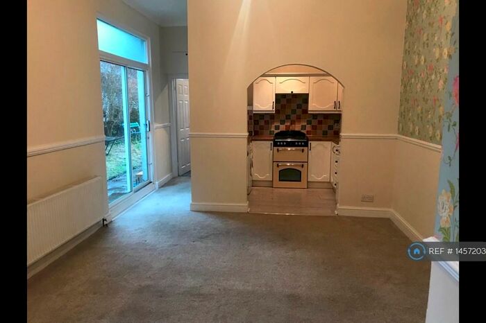 1 Bedroom Flat To Rent In Cobham Road, Westcliff-On-Sea, SS0