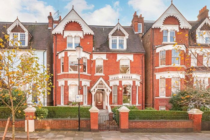 2 Bedroom Flat To Rent In Bassett Road, London, W10