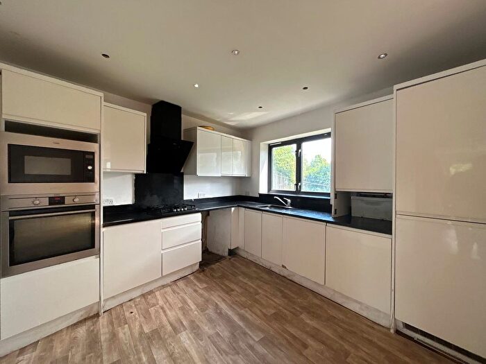 6 Bedroom Semi-Detached House To Rent In Southall, UB2