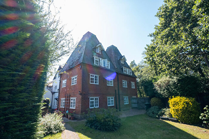 2 Bedroom Flat For Sale In Littlebourne Road, Canterbury, Kent, CT3