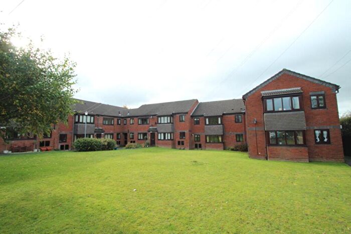 2 Bedroom Flat To Rent In Shaw Royd Court, Yeadon, Leeds, West Yorkshire, Uk, LS19