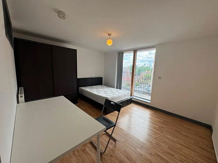 3 Bedroom Flat To Rent In Raven Row, London, E1