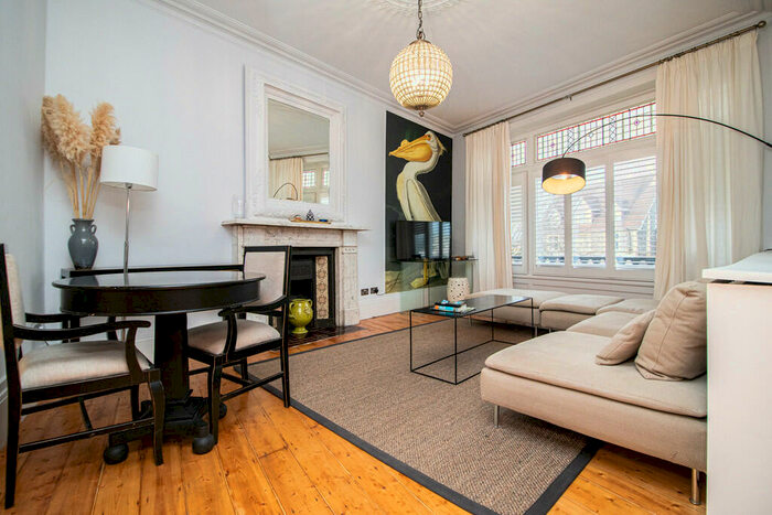 2 Bedroom Apartment To Rent In Royal Buildings, Stanwell Road, Penarth, CF64