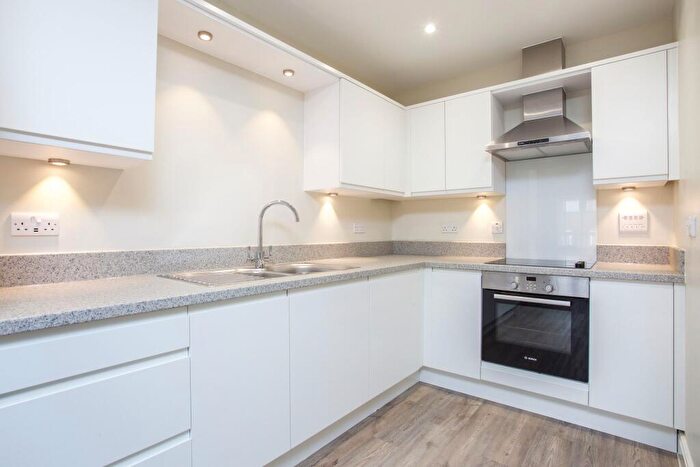 1 Bedroom Flat To Rent In High Street, Crowthorne, Berkshire, RG45