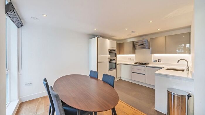 2 Bedroom Flat For Sale In Tabard Street, London, SE1