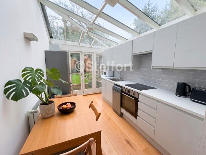 3 Bedroom Flat To Rent In Freegrove Road, London, N7