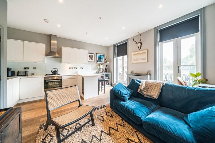 1 Bedroom Flat For Sale In Boutflower Road, Battersea, London, SW11