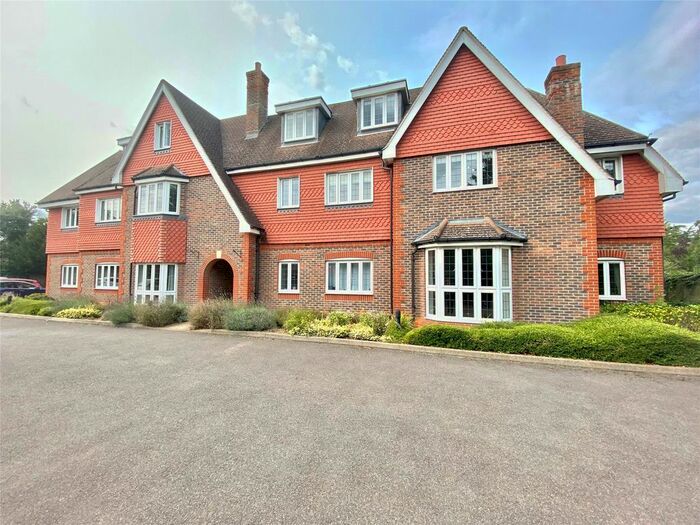 2 Bedroom Flat To Rent In Shoppenhangers Road, Maidenhead, Berkshire, SL6