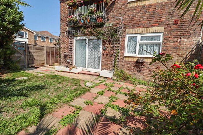 2 Bedroom Flat For Sale In Southwood Road, Hayling Island, PO11