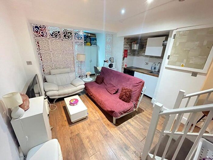 Studio To Rent In Chicksand Street, Aldagate, London, E1