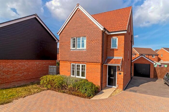 4 Bedroom Detached House For Sale In Peony Grove, Worthing, BN13