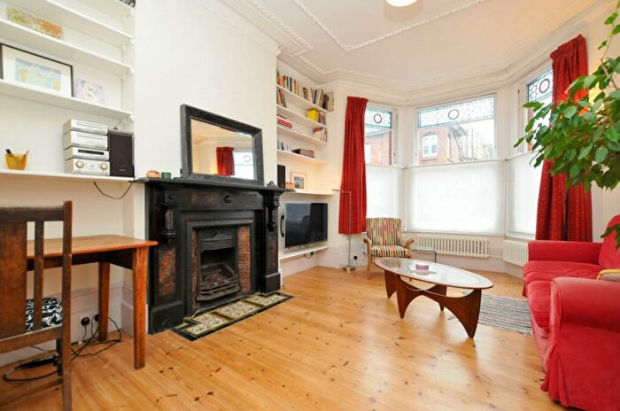 1 Bedroom Flat To Rent In Clissold Crescent, Stoke Newington, N16