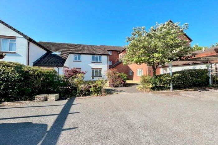 2 Bedroom Flat To Rent In Wentworth Drive, Christchurch, BH23