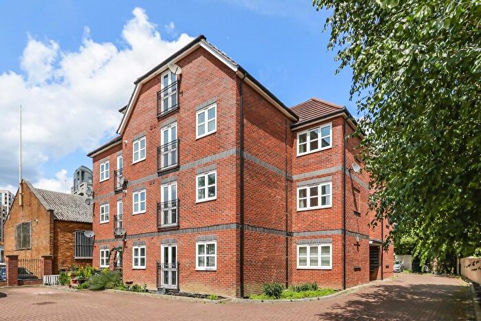 2 Bedroom Apartment For Sale In Victoria Dock Road, London, E16