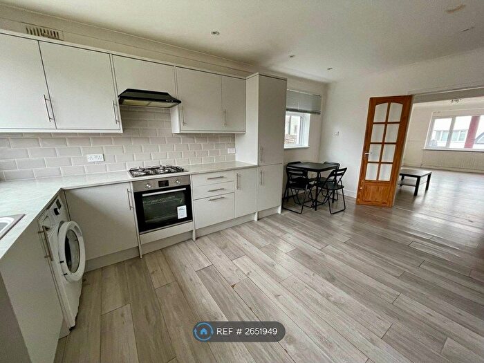 3 Bedroom Semi-Detached House To Rent In Marina Drive, Northfleet, Gravesend, DA11