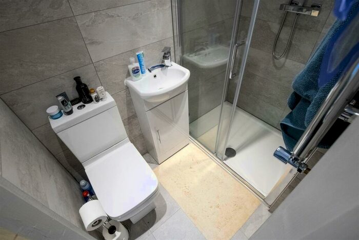 5 Bedroom House To Rent In Holly Grove, Hubert Road, Birmingham, B29