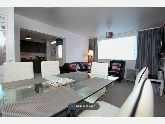 3 Bedroom Maisonette To Rent In Pentland Road, Glasgow, G43