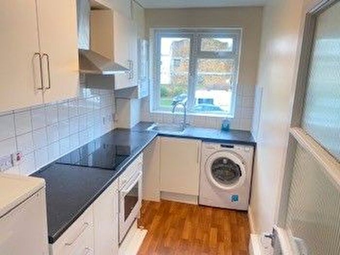 2 Bedroom Flat To Rent In Amberley Court, Angell Road, Brixton, SW9