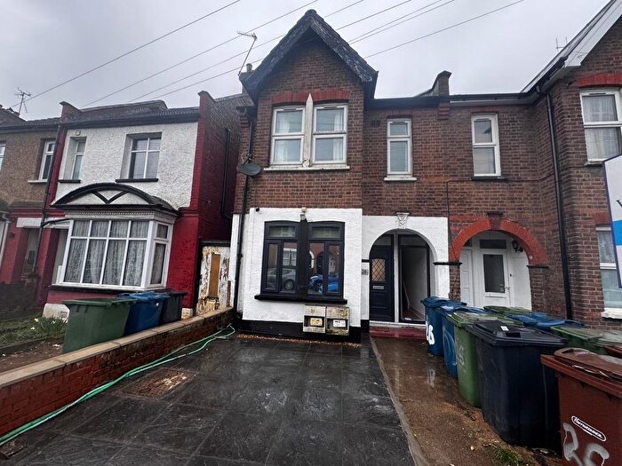 3 Bedroom Flat To Rent In Parkfield Rd, South Harow, HA2