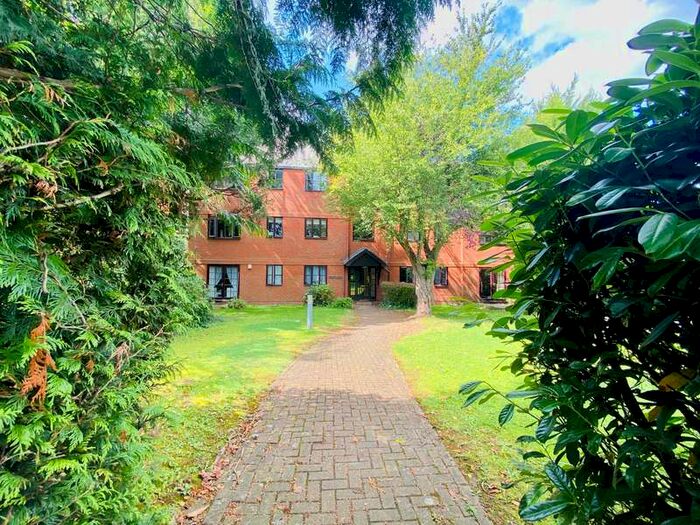 2 Bedroom Apartment To Rent In Maybury Court, CR2