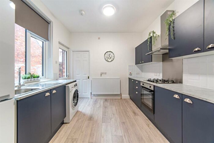 2 Bedroom Flat To Rent In Biddlestone Road, Heaton, NE6