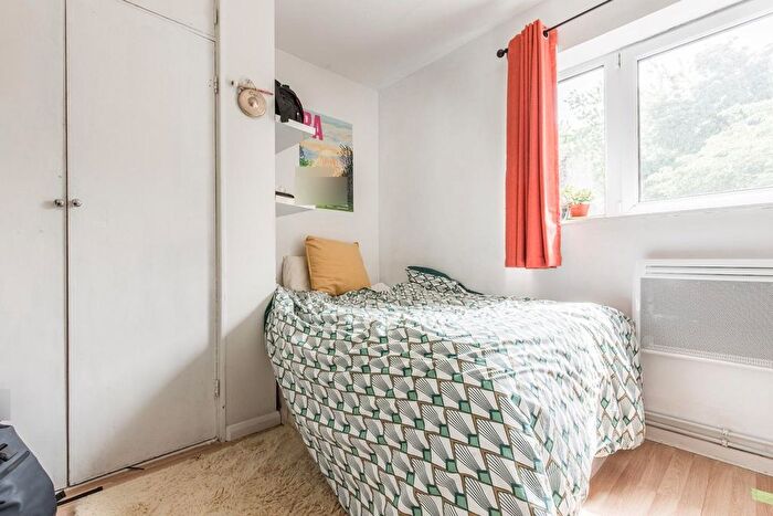 5 Bedroom Maisonette To Rent In Brooks Court, London, SW4