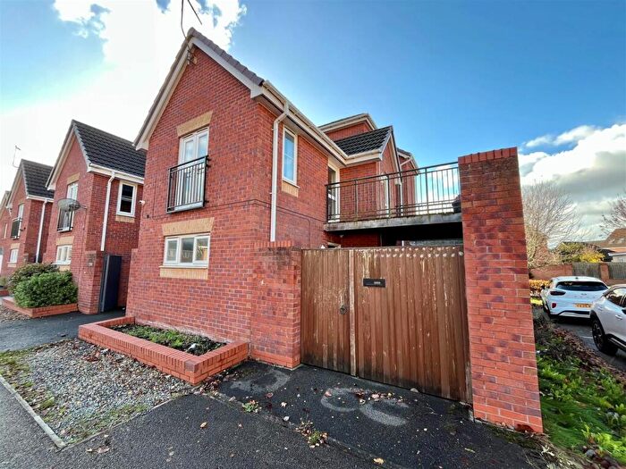 1 Bedroom Terraced House For Sale In Thirlmere Way, Kingswood, Hull, HU7