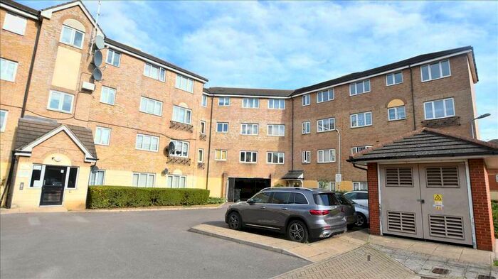 2 Bedroom Flat To Rent In Culpepper Close, London, N18