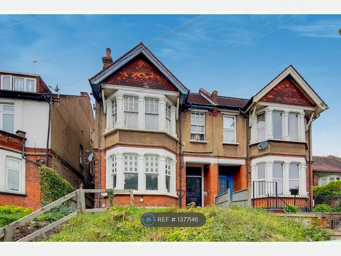 3 Bedroom Flat To Rent In Avondale Road, South Croydon, CR2