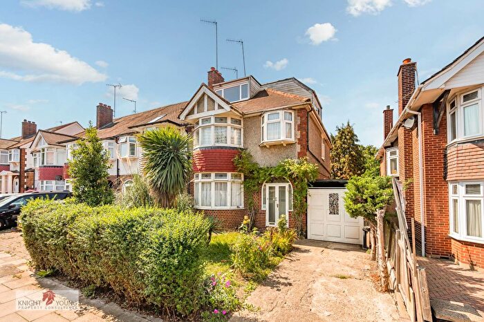 4 Bedroom Semi-detached House For Sale In Lynwood Road, London, W5