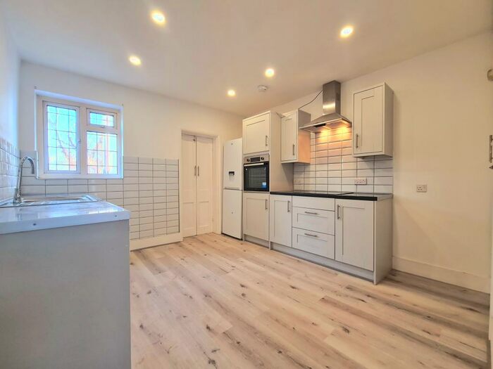 2 Bedroom House To Rent In Aylesbury Road, Bromley, BR2