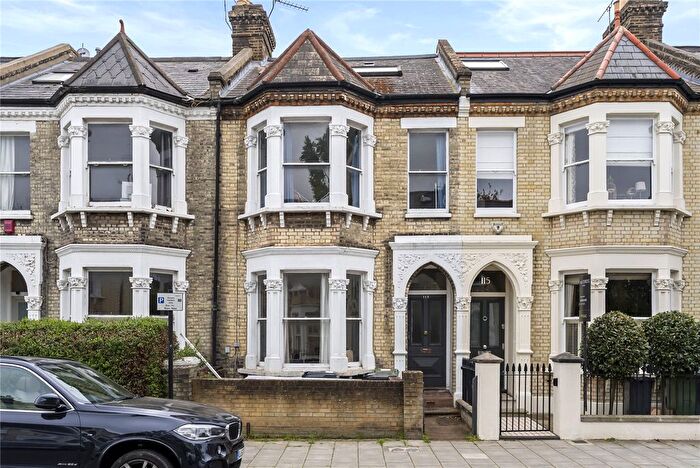 3 Bedroom Flat To Rent In Elms Crescent, SW4