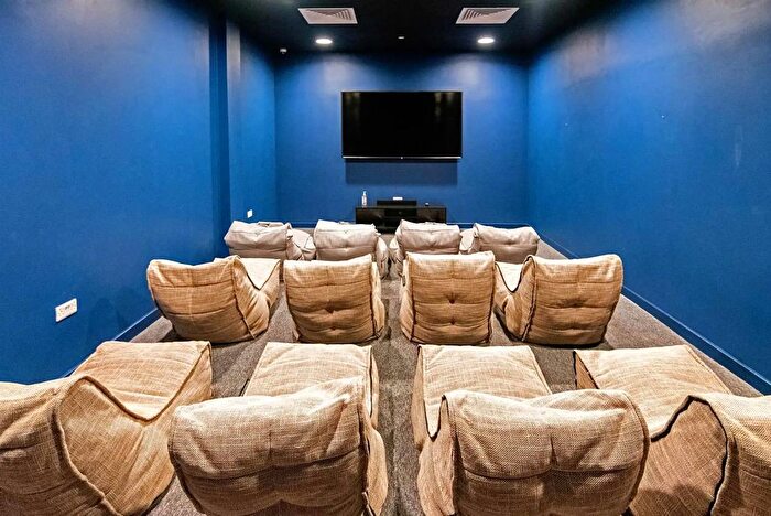 1 Bedroom Flat To Rent In Howard Gardens, Roath, Cardiff, CF24